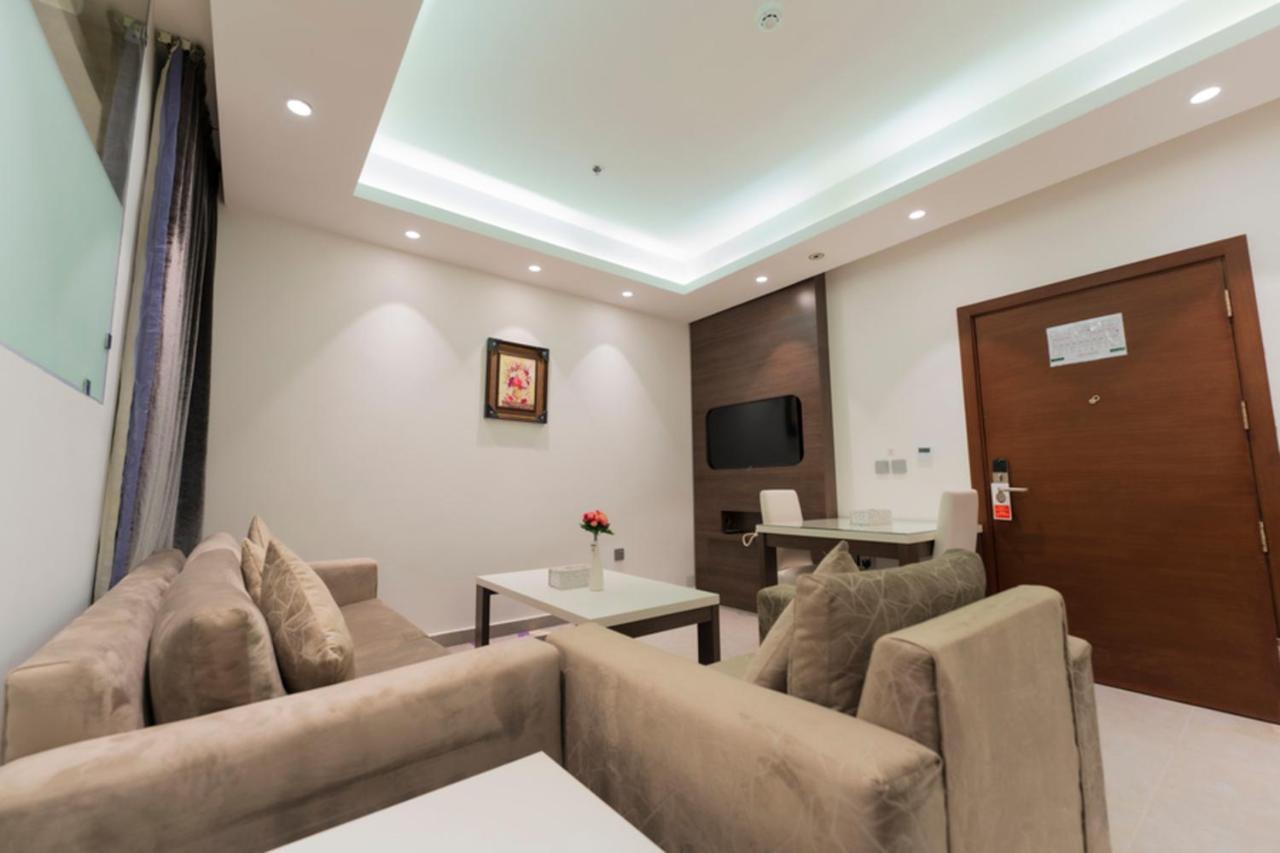 Riyadha Home Apartment ภายนอก รูปภาพ