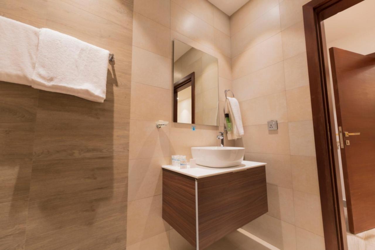 Riyadha Home Apartment ภายนอก รูปภาพ